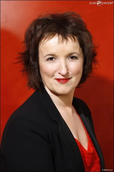 Anne Roumanoff est souvent habillée en jaune.
