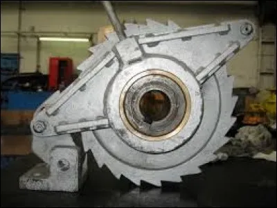 Quel est ce dispositif qui empêche un engrenage de revenir en arrière ?