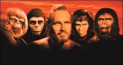 Ce célèbre roman de science-fiction, publié en 1963, a donné lieu à de nombreuses adaptations au cinéma et à la télévision. Il s'agit de "... ... des singes"