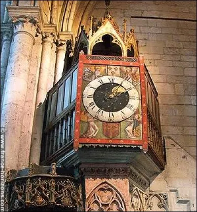On doit cette merveille au chanoine Etienne Musique. Elle indique la position de la Lune, elle carillonne avec des chants religieux différents en fonction des saisons. Où admirer et entendre ce joyau français ?