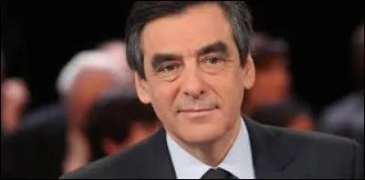 "François Fillon veut suprimer cinq cent mille emplois de fonctionnaires car ses postes ne sont pas utiles et il le démontrera pendant la campagne.