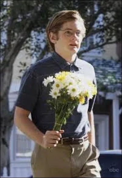 De qui Zach est-il initialement amoureux ?