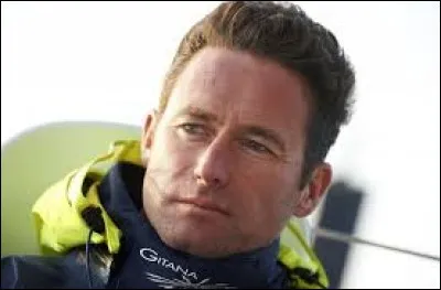 Le bateau de Sébastien Josse porte le nom d'Edmond de Rothschild, membre d'une célèbre dynastie de...