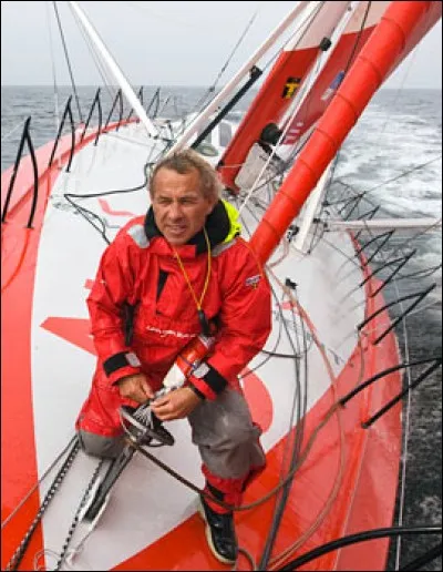 Roland Jourdain est né à Quimper. Quelle manifestation a lieu dans cette ville ?