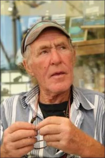 Avec quel mot Renaud fait-il rimer le nom d'Eugène Riguidel dans "Dès que le vent soufflera " ?