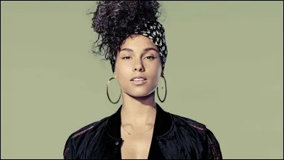 Alicia Keys a chant&eacute; "Girl on Fire".
