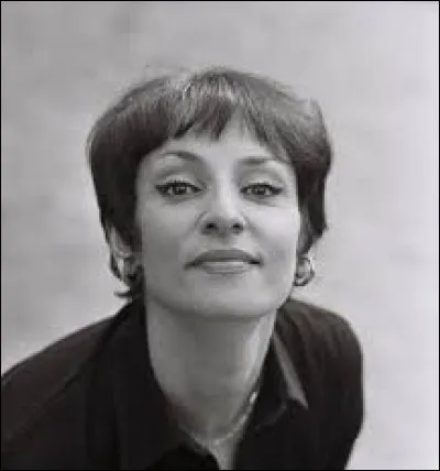 "La dame en noir" est le surnom de Barbara.