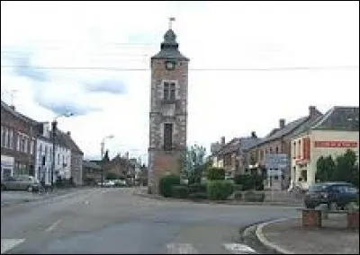Ville des Hauts-de-France de l'arrondissement d'Avesnes-sur-Helpe, Pont-sur-Sambre se trouve dans le département ...