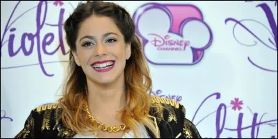 La mère de Violetta est :