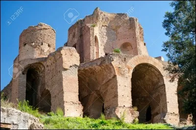 A quel emplacement la ville de Rome a-t-elle été créée ?