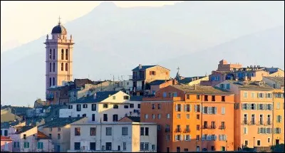 Bastia est la commune la plus peuplée de Corse.