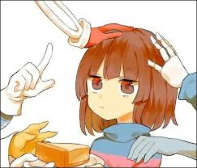 Tu es chez toi, seul, tu remarques alors de la fumée. Tu vas dans la cuisine et vois que ton four est en feu. Que fais-tu ?