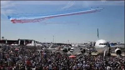 Quel est l'aéroport qui accueille le salon de l'aéronautique en France ?