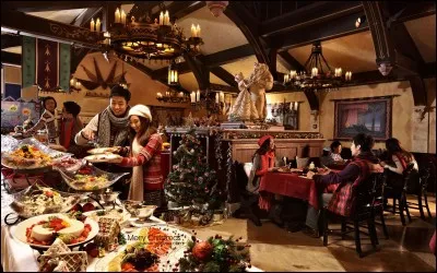 Tu as un dîner super bon mais tu ne peux pas manger sans ton invité, que fais-tu ?