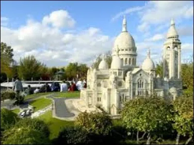 Depuis quelle année retrouve-t-on des attractions pour les enfants dans ce parc ?