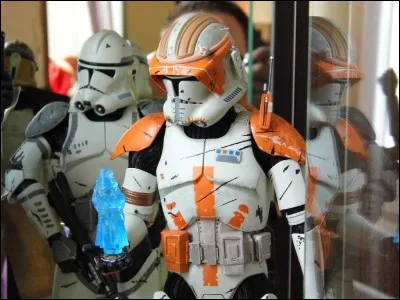 À quel Jedi est assigné ce commandant clone ?