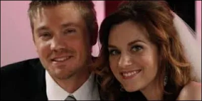 Dans quelle saison Peyton et Lucas se marient-ils ?