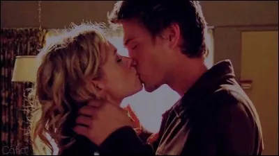 Dans quel épisode de la saison 1 Lucas et Peyton se rencontrent-ils ?