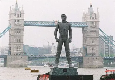 Quelle est la star représentée par cette statue ?