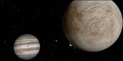 Quel satellite jovien recouvert de glace cache peut-être un océan ?