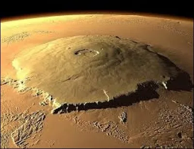 Quelle est l'altitude d'Olympus Mons, le point culminant de la planète Mars (et du Système solaire) ?