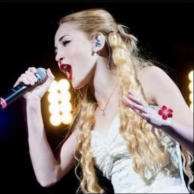 Quel est le nom de famille de Ludmila ?