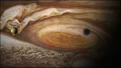 De quoi est composée l'atmosphère de Jupiter en grande partie ?