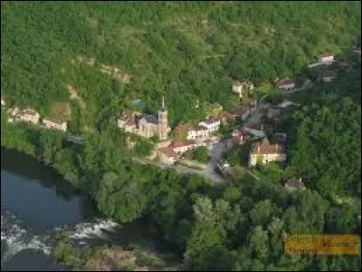 Petit village d'Occitanie de 80 habitants, dans l'arrondissement de Cahors, Crégols se situe dans le département ...