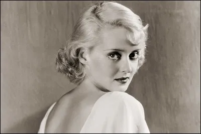 Bette Davis a joué dans "L'Insoumise", "Victoire sur la nuit" et
"La Vipère".