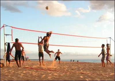 Le beach-volleyball est un sport olympique depuis 1945.