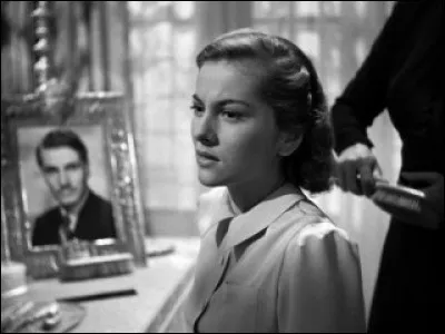 Elle tient deux grands rôles : Mrs de Winter dans "Rebecca" puis Lina dans "Soupçons". De qui s'agit-il ?