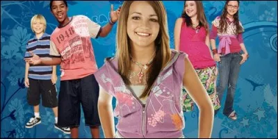 Qui interprète le rôle de Zoé dans la série du même nom ?