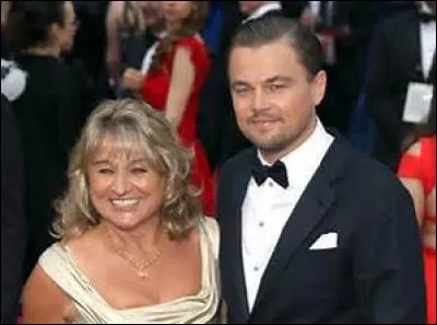 Comment s'appelle sa mère ?