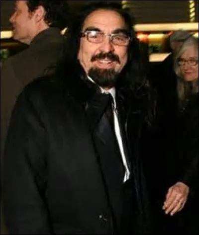 Comment s'appelle son père ?