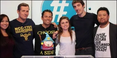 Quelle émission d'actualité du jeu vidéo et du numérique présente Julien Tellouck et Marcus ?