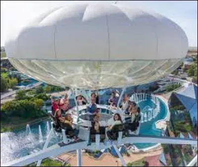 Quelle est la durée de l'attraction des Yeux Grands Fermés ?