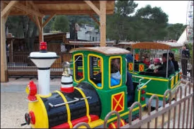 Quel moyen de transport est utilisé dans le Pacific Railroad ?