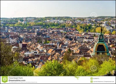 Besançon se situe à l'Ouest de la France.