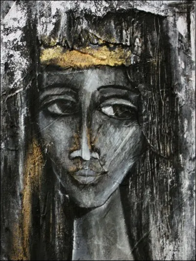 Dans quelle ville est vénérée traditionnellement la Vierge noire nommée Sara ?