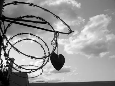 De quelle chanson de Goldman sont extraites ces paroles : "Trois notes de blues c'est un peu d'amour noir, quand je suis trop court, quand je suis trop tard, c'est un recours pour une autre histoire" ?