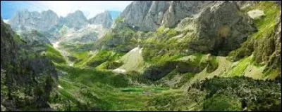 Qu'en est-il de la devise nationale ?