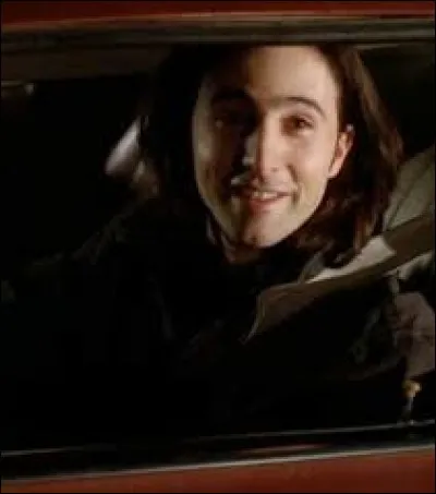 Que fait-il à des femmes ?