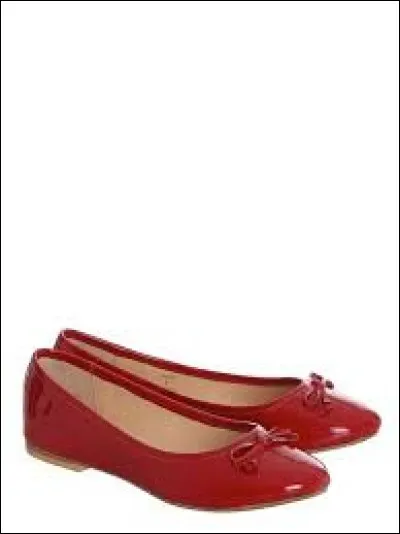 Avec quoi joue-t-on au foot ?