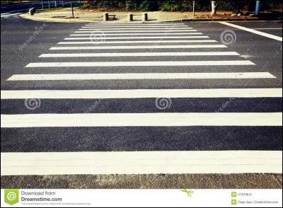 De quel côté doit-on regarder pour passer ?