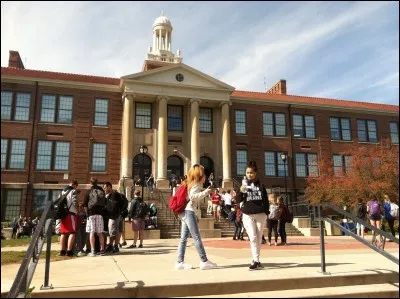 Es-tu plutôt sérieux à l'école, ou le bouffon de la classe ?