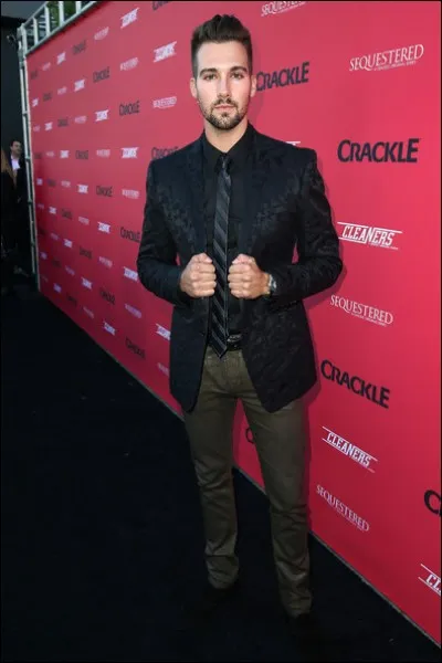 Quelle taille fait James ? ... m