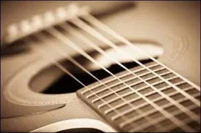 En quoi les cordes des vieilles guitares sont-elles ?