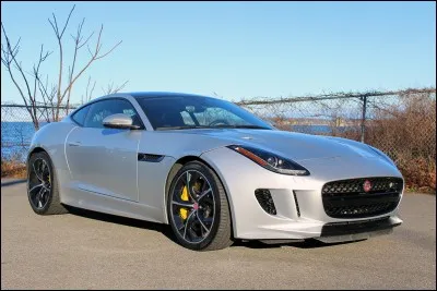 Bentley est un constructeur d'automobiles de luxe et de course basé en Angleterre.