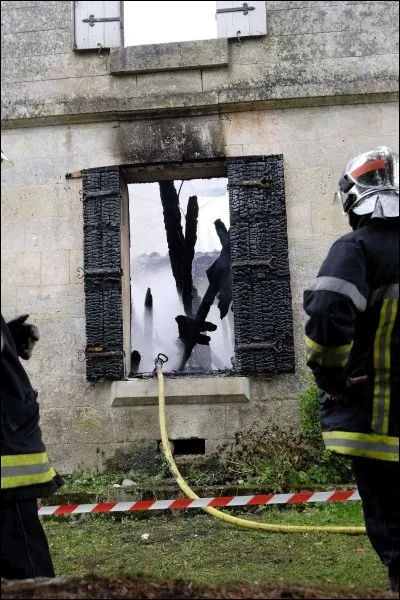 D : c'est un film d'horreur avec des randonneurs se faisant tuer.