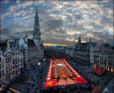 Bruxelles est souvent dite « capitale de l'Europe ».
